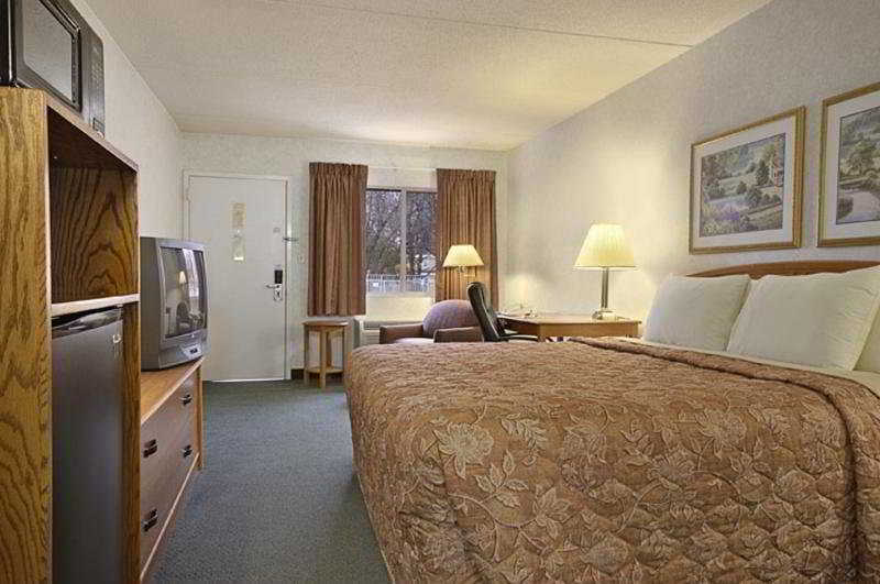 Days By Wyndham North Harrisburg