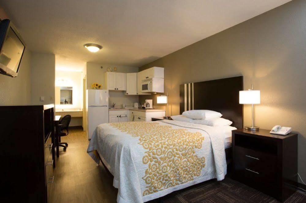 Hotel Days By Wyndham North