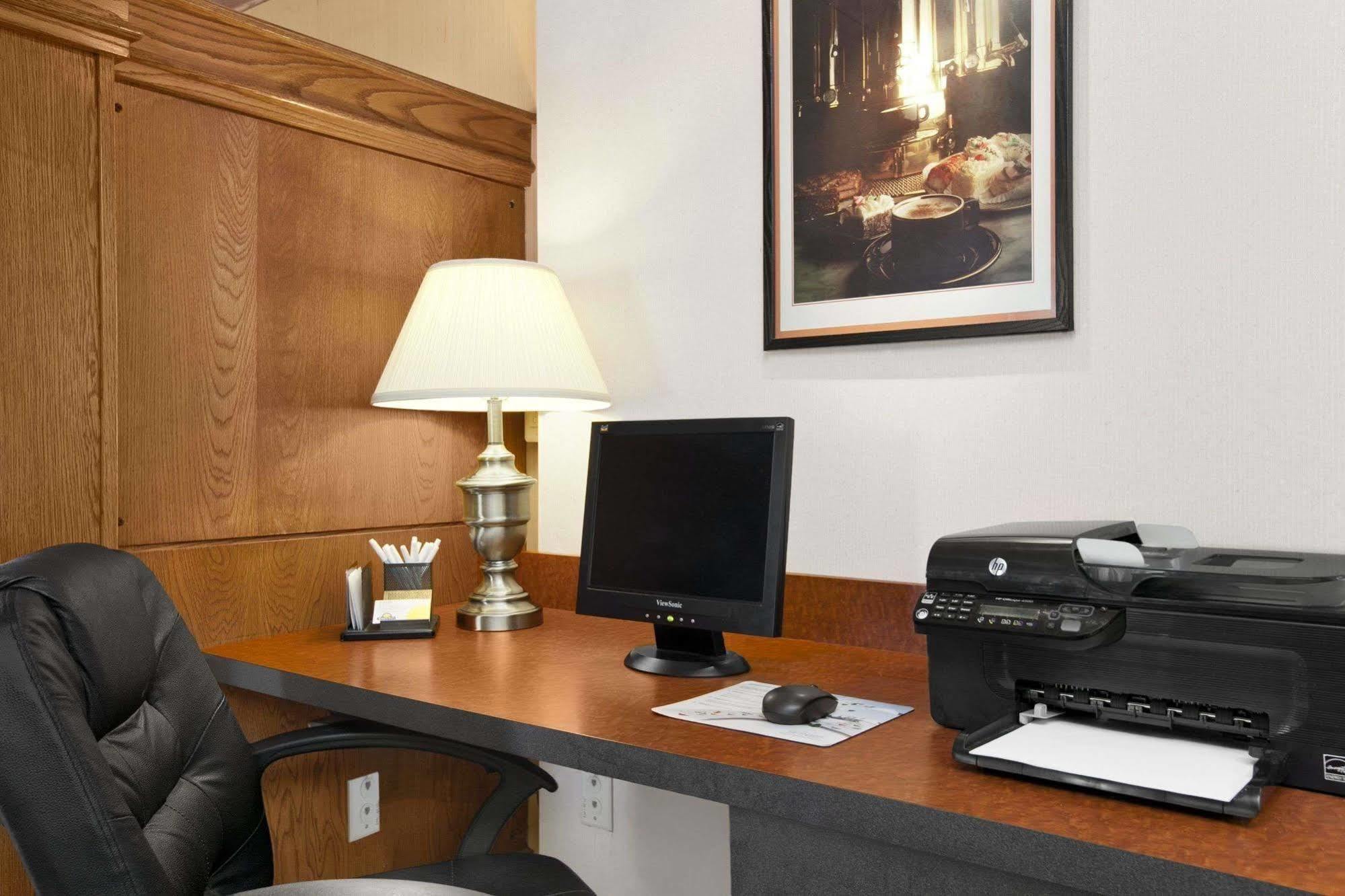 Hotel Days By Wyndham North Harrisburg